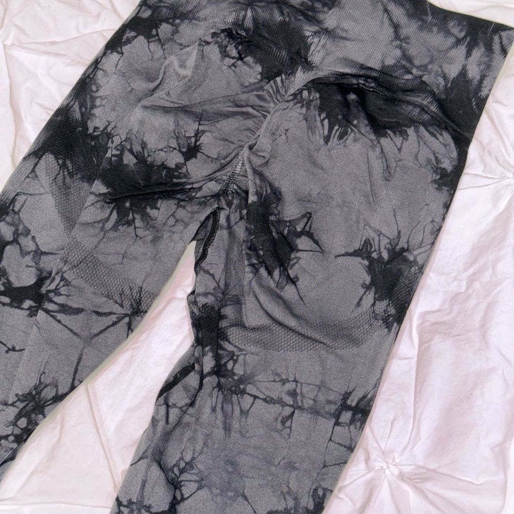 Black and Gray Tie-Dye Leggings